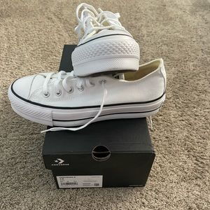 Platform Converse 7 1/2 NEVER WORN!!